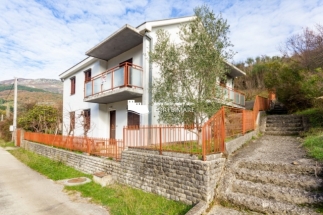 House for sale in Sutorina
