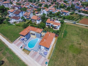 ISTRIA, POREČ - Complex with 9 apartments and swimming pool 300m from the sea