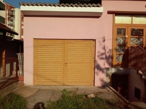 Kuća sa garažom- useljiva