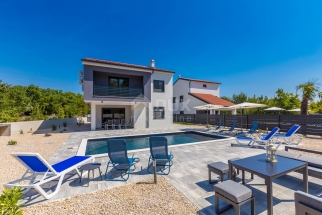 ISLAND OF KRK - Luxury house with pool in the center of the island