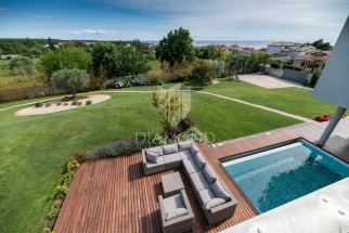 Modernly designed villa with a large garden and beautiful sea views
