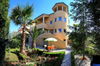 ZADAR, BORIK - Mediterranean villa in the elite part of Zadar