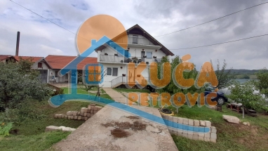 Lepa, kvalitetna  spratna  kuća  u  Belotincu, 230 m2, plac  7800 m2