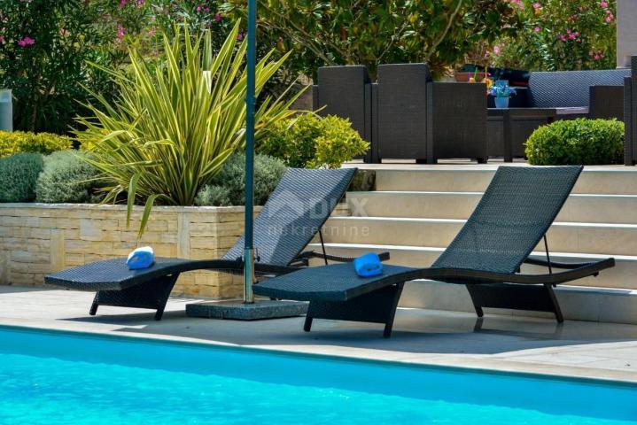UGLJAN ISLAND, KUKLJICA - Beautiful apartment villa with swimming pool