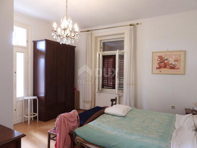 OPATIJA - Wohnung im Erdgeschoss der Villa 2. REIHE ZUM MEER!! - 3 Schlafzimmer + Badezimmer + Tank 