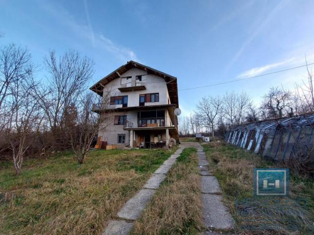 A house of 360m2 in the village of Šantarovan on a 33.92 a plot
