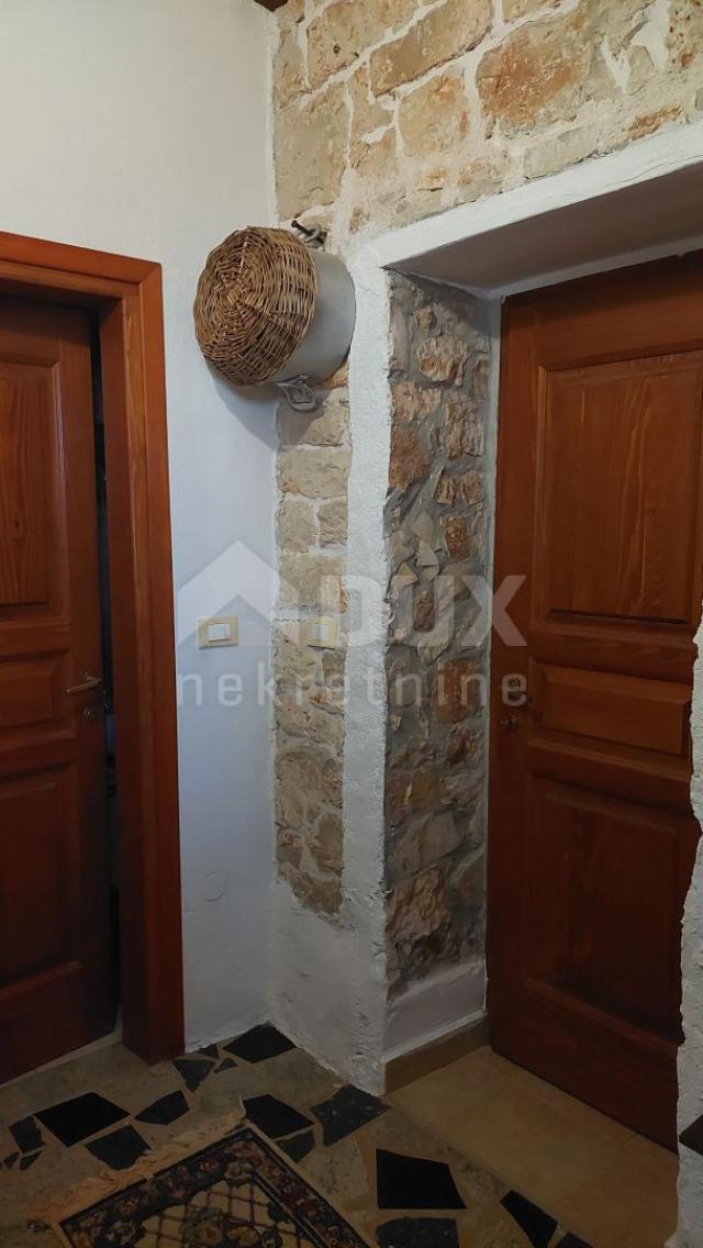 ISTRA, POREČ - Lijepa istarska kamena kuća na odličnoj lokaciji