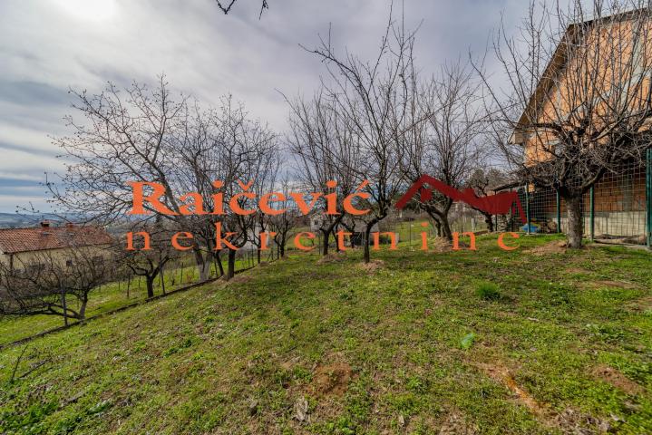 OBRENOVAC MALA MOSTANICA 222m2 , T , 175000e