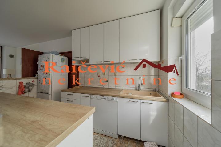 OBRENOVAC MALA MOSTANICA 222m2 , T , 175000e