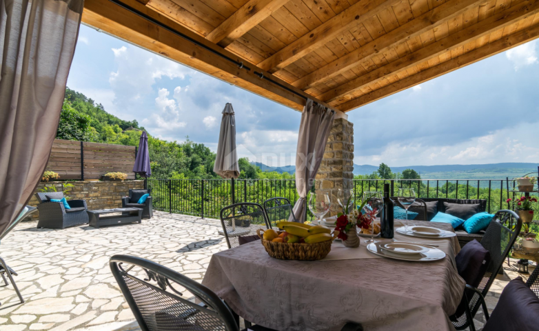 ISTRA, OPRTALJ - Istarska autohtona kuća s panoramskim pogledom