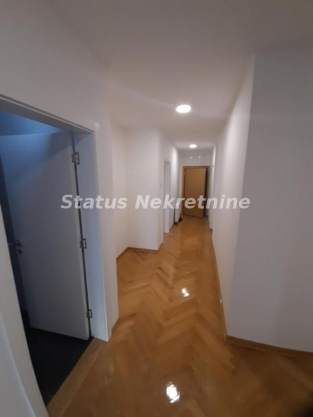 Centar-odličan nov četvorosoban stan 126 m2 na izuzetnoj lokaciji-povrat PDV-065/385 8880