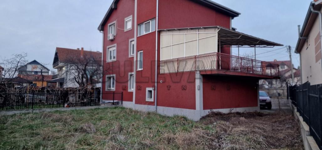 Odlična porodična kuća, 195m2, pr+1+pk, plac 3. 53ara, Branko Bjegović
