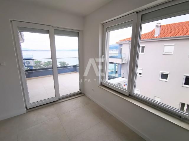 Šilo, apartment on the first floor, first row to the sea!! ID 351