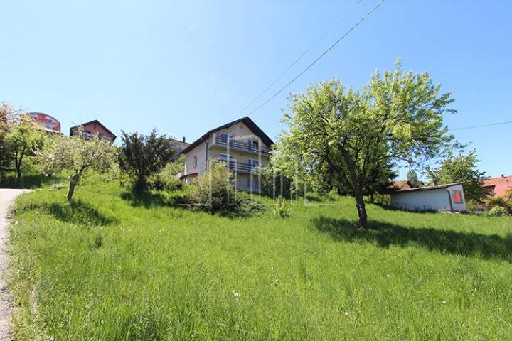Haus auf drei Etagen mit Landschaftsgarten Hrasno
