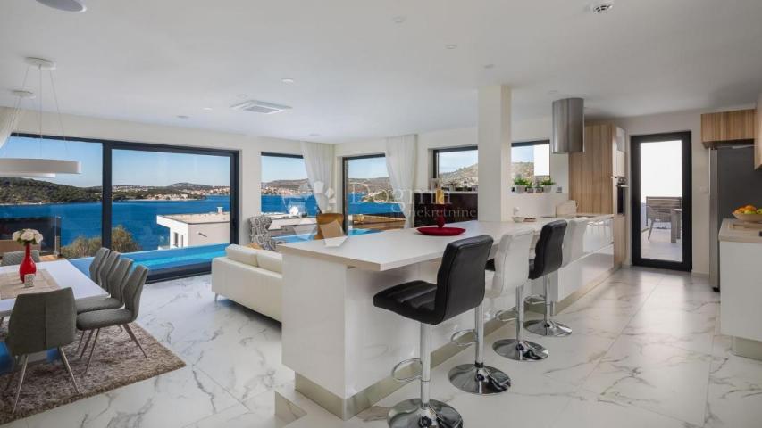 Luksuzna vila sa panoramskim pogledom na more 
