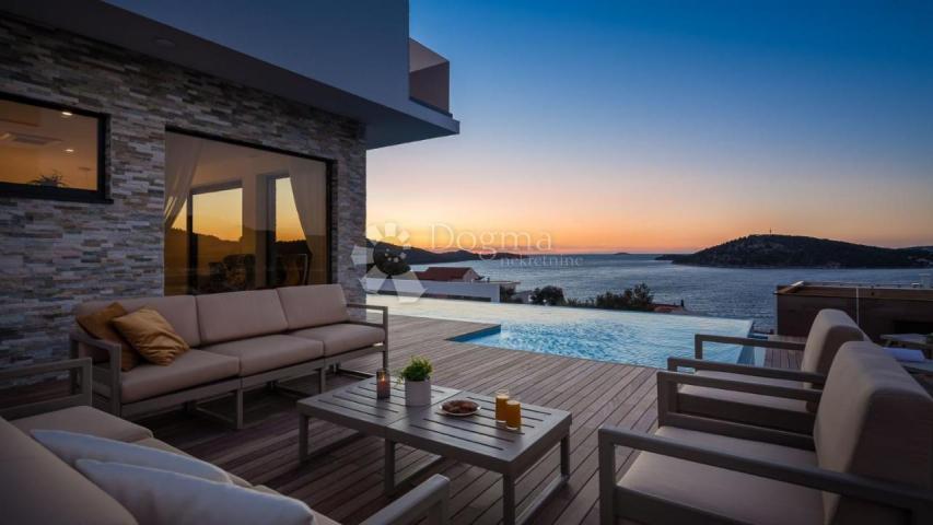 Luksuzna vila sa panoramskim pogledom na more 