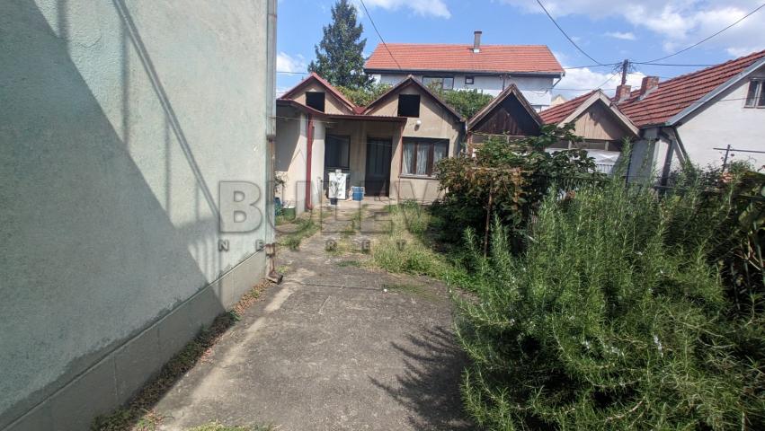 Stan u kući u naselju Dubočica, 61m2, sa pomoćnim objektom i udelom na parceli