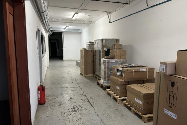 Split -  skladište s uredom na frekventnoj lokaciji (187 m2)