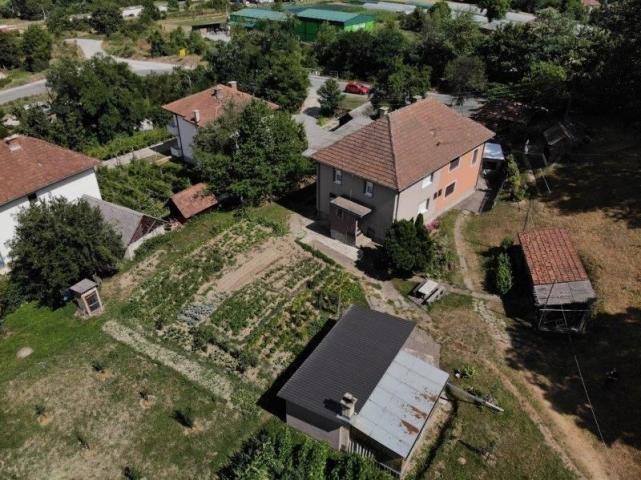 Prodaje se kuća 58 m2, 3 pomoćna objekta i okućnicom 35 ari, Prijepolje