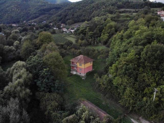 Prodaje se poljoprivredno zemljište sa 4-ri objekta, Kovačevac, Prijepolje