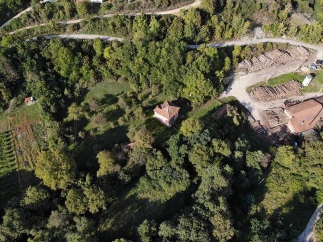 Prodaje se poljoprivredno zemljište sa 4-ri objekta, Kovačevac, Prijepolje