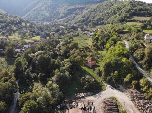 Prodaje se poljoprivredno zemljište sa 4-ri objekta, Kovačevac, Prijepolje