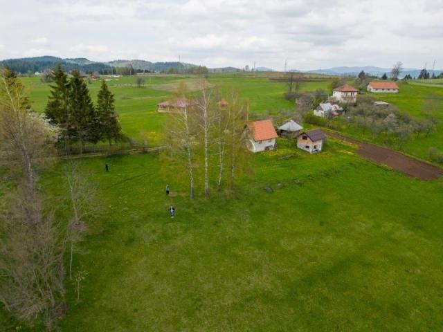 Prodaje se poljoprivredno zemljište  3786 m2, Komarani, Nova Varoš