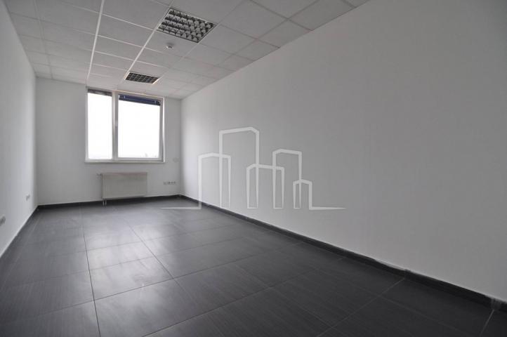 Kancelarija 17m2 sa režijama Novi Grad Sarajevo u sklopu veće poslovne zgrade