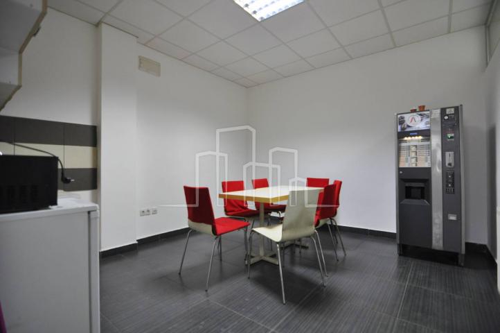 Kancelarija 17m2 sa režijama Novi Grad Sarajevo u sklopu veće poslovne zgrade