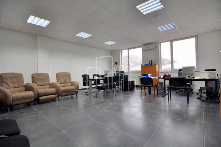 Kancelarija 23m2 sa režijama Novi Grad Sarajevo u sklopu veće poslovne zgrade