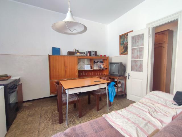 ISTRIEN, PULA - 3-Zimmer-Wohnung zur Renovierung in attraktiver Lage