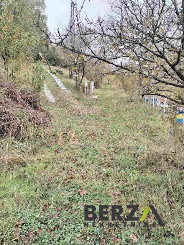 PRODAJE SE KUĆA NA VEĆEM PLACU U RAKOVCU KOD NOVOG SADA