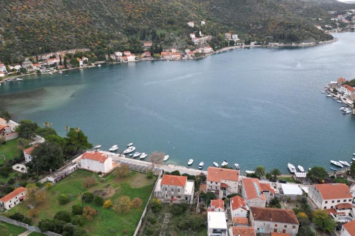 Dubrovnik-okolica, kamena vila 600 m2 prvi red do mora