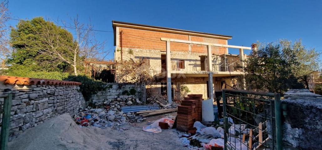 ISTRIEN, KANFANAR – Die Renovierung eines Doppelhauses aus Stein im Zentrum hat begonnen