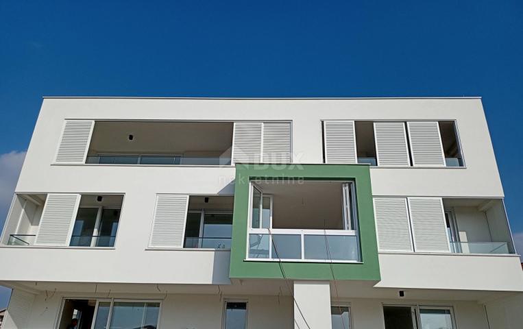 ZADAR, MELADA - Geräumige Wohnung mit Garten und Garage im Neubau S2