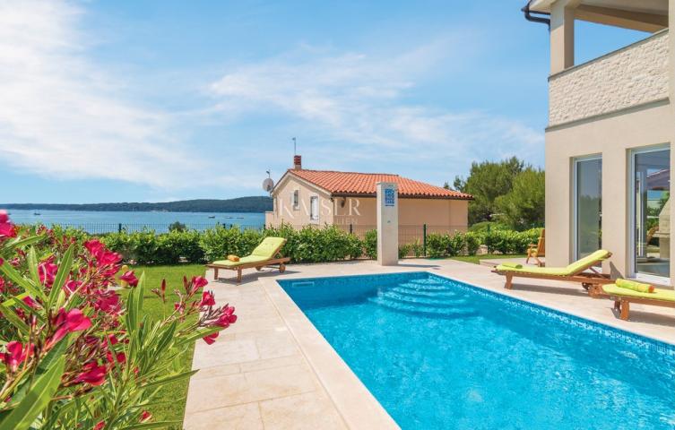Istra, Medulin - prekrasna kuća 80m od mora, 170m2, pogled na more