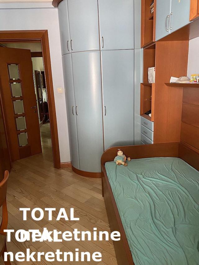 4. 5 Četvoroiposoban stan NOVI SAD, 412000€