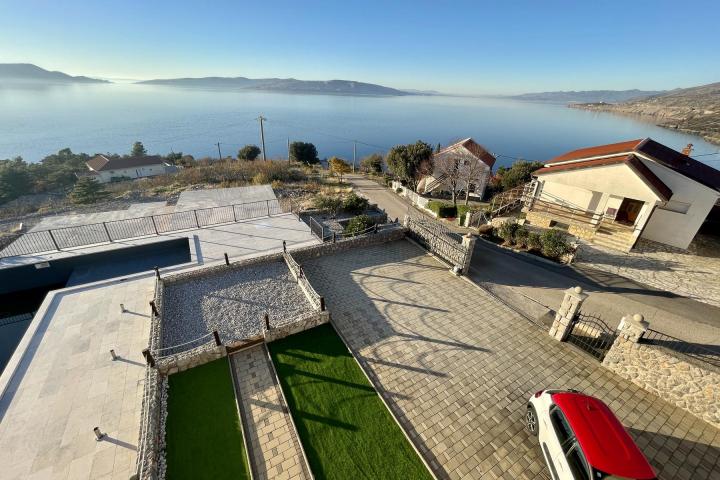 Senj, apartmanska villa 450 m2 s predivnim pogledom na more