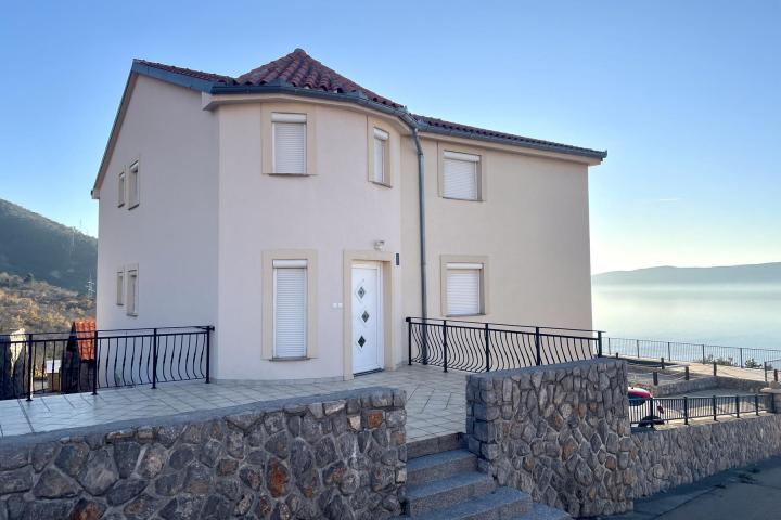 Senj, apartmanska villa 450 m2 s predivnim pogledom na more