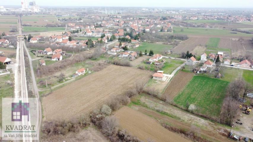 Seosko imanje sa objektima 290 m², 96 ari, Obrenovac, Zvečka – 200 000 €