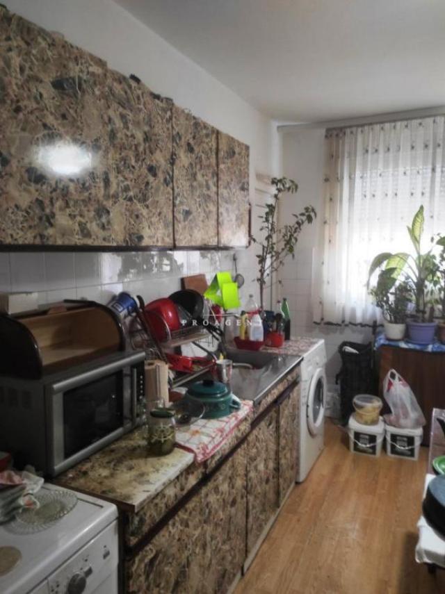 Dvosoban stan sa stvarima u centru Leskovca ID#4569