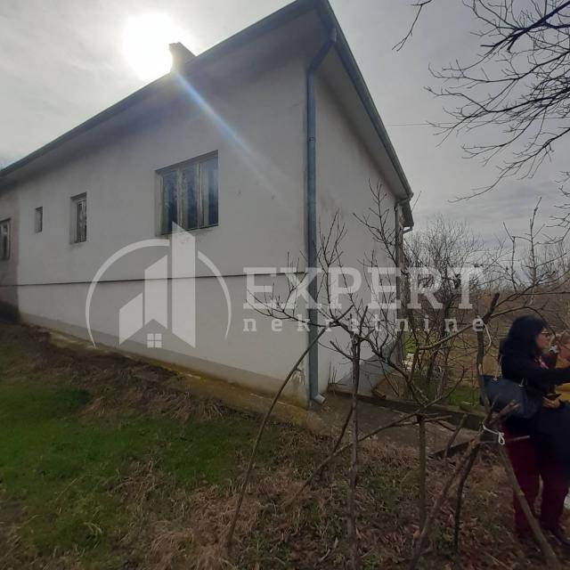 Odlična porodična kuća  130m2, sa pomoćnim ekonomskim objektom na posebnoj parceli, Čečina