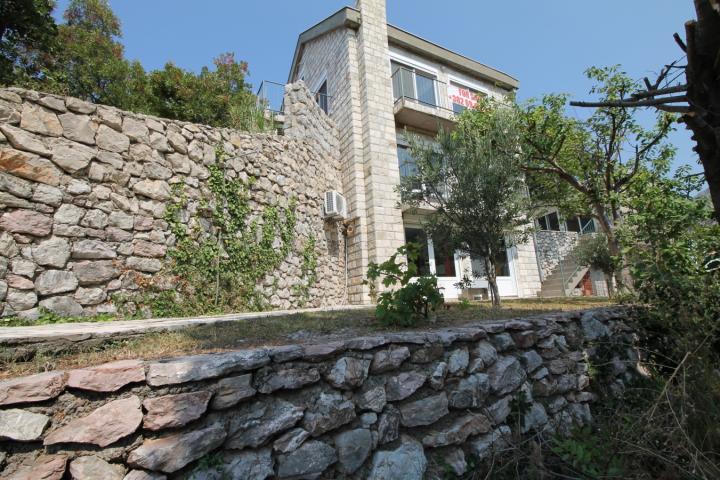 Kamena kuća u Reževićima