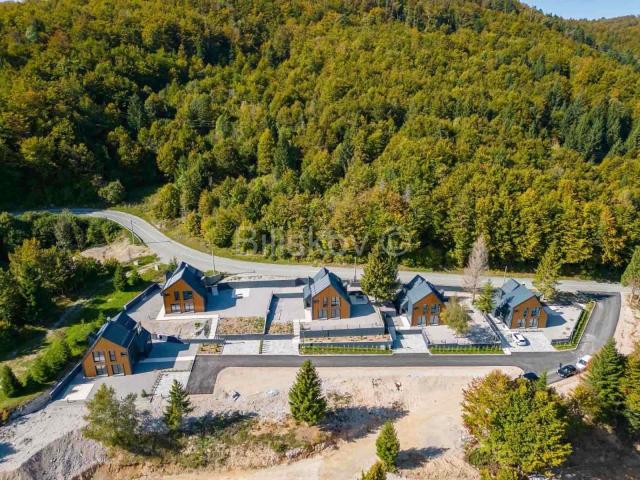 Prodaja, Gorski Kotar, Ravna gora, 5 samostojećih kuća, turizam