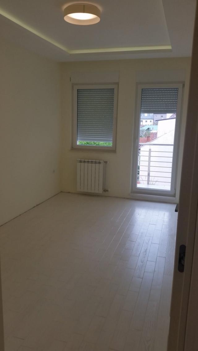 NOVI SAD - SOCIJALNO - 181. 00 m2