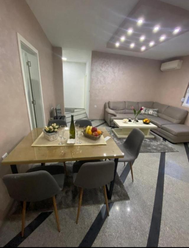 New furnished apartment in the city center 72 m2, luxurious location 200 m from 
