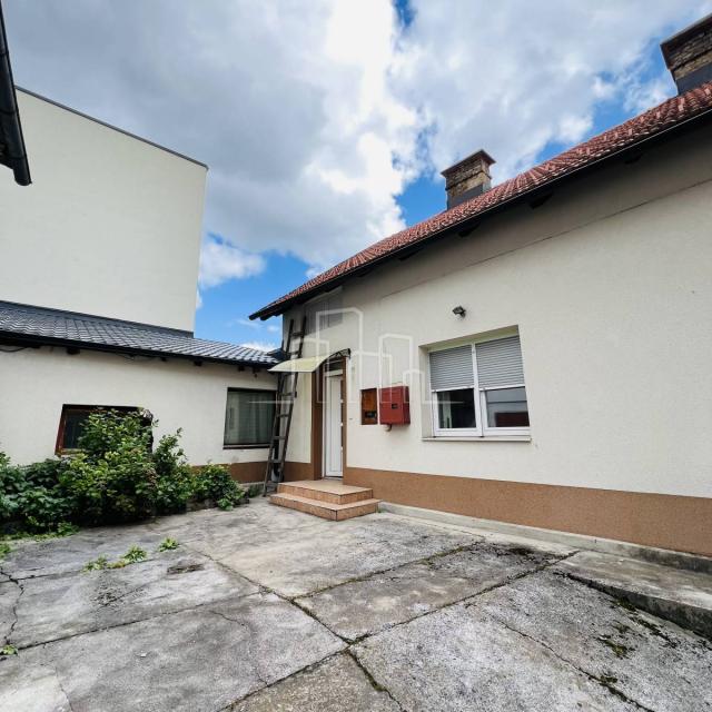 Zweistöckiges Haus zum Verkauf im Zentrum von Sarajevo