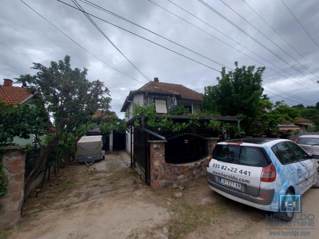 Porodična kuća u selu Trnava od 170m2 na 3. 11a placa
