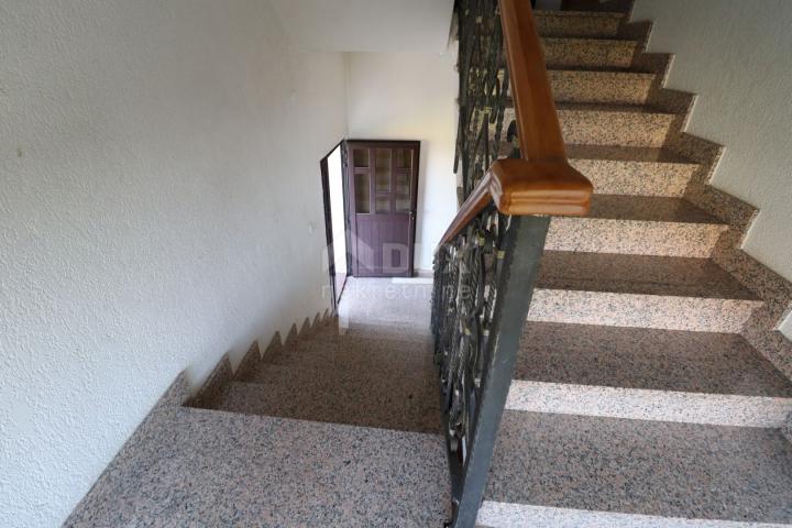 VIŠKOVO, MARINIĆI – Apartment im zweiten Stock mit Meerblick