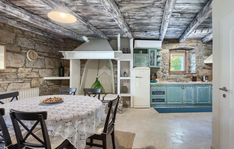 ISTRIA, BUZET - Rustic villa with pool and large garden
